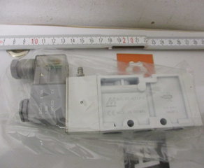 Электромагнитный клапан (электропневмо распределитель)
Назначение: разделение и смешивание потоков воздуха.

Катушка: DC 24V / АС 220V

Рабочее давление: 2-7 kgf/cm2

Тип позиций распределения: 2/5

Рабочая температура 5-60 гр.С. Mindman